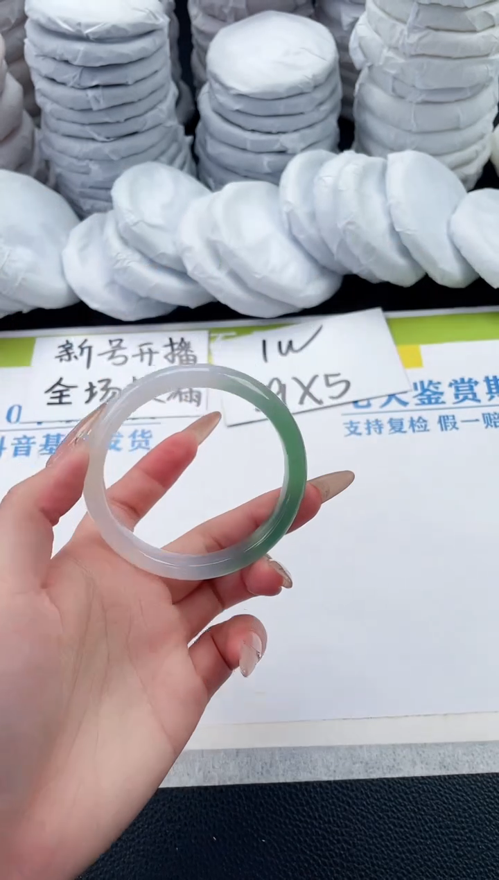 【闪购商品】石英质玉手镯未镶嵌A196