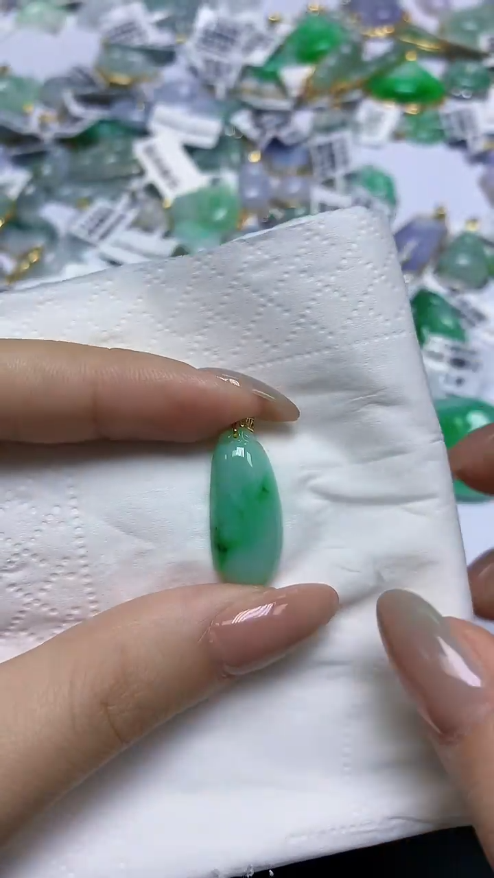 翡翠18K金镶嵌颈饰天然缅甸A货翡翠