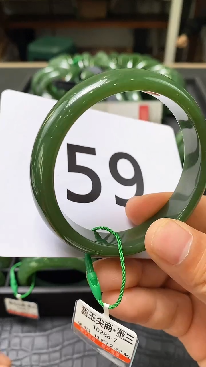 【闪购商品】和田玉碧玉手镯未镶嵌一个