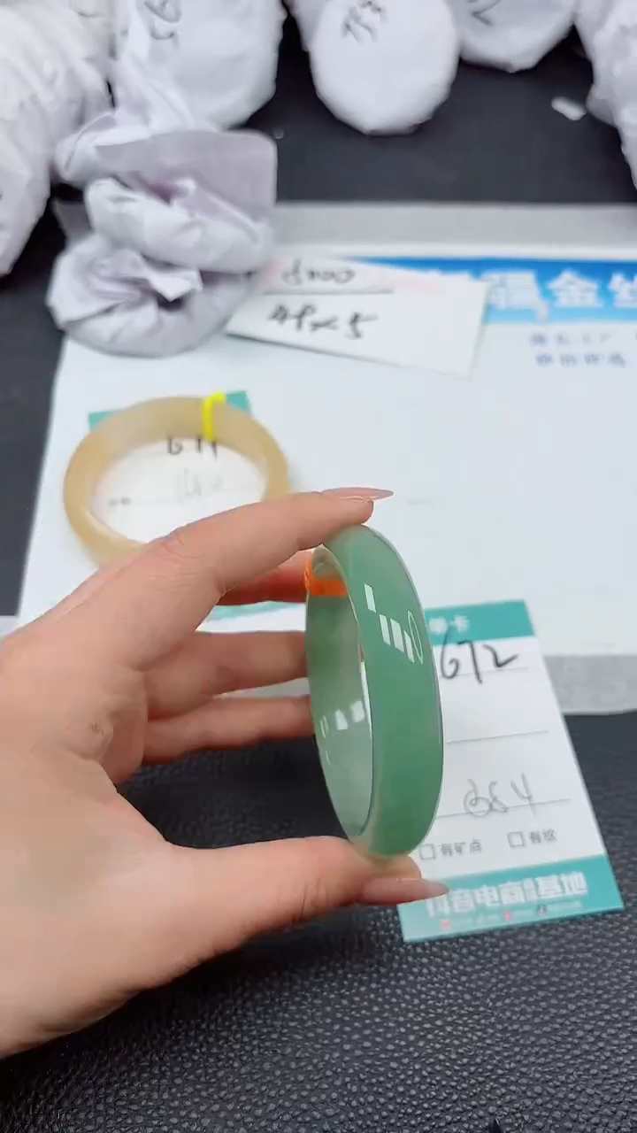 【闪购商品】石英质玉手镯未镶嵌A672