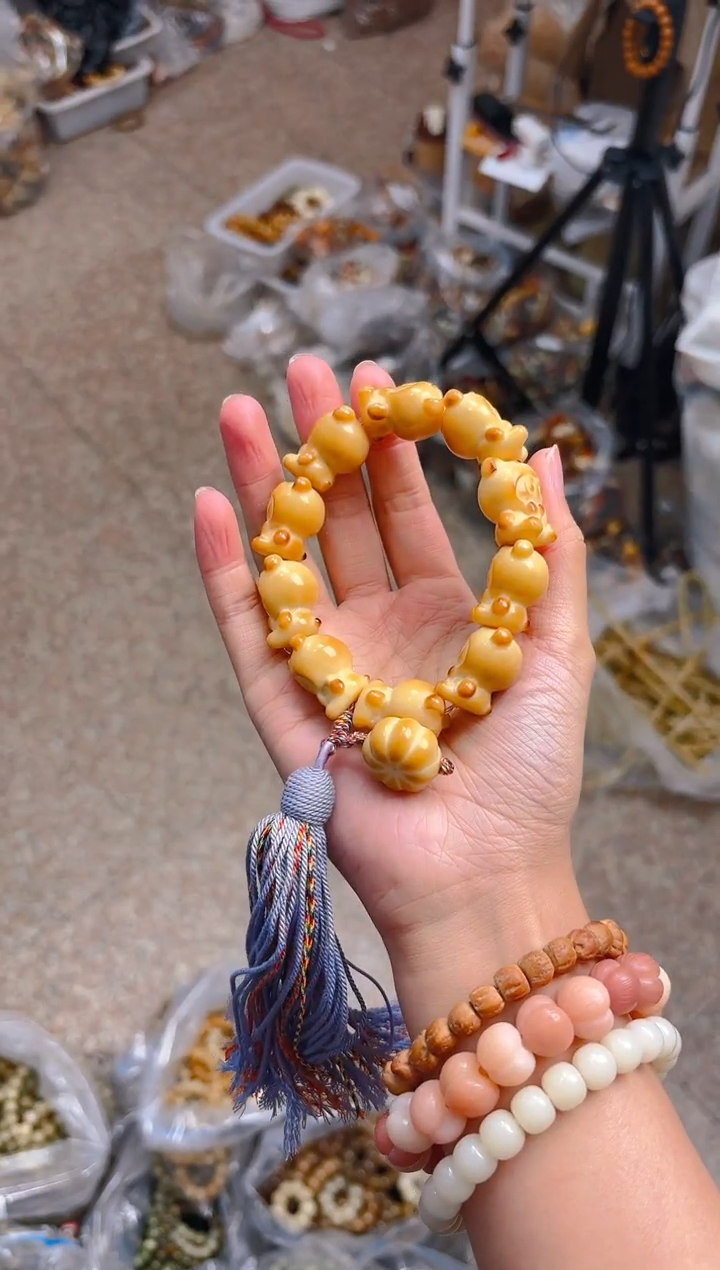 吊坠菩提根/象牙果黄色拉步步手持