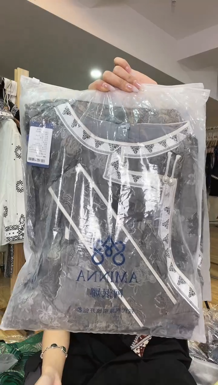 M码    115斤   裙子