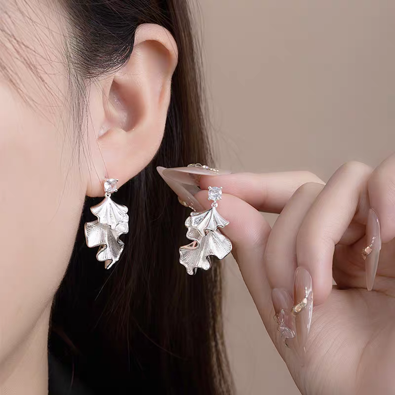 纯铜耳饰 银色褶皱裙边耳坠时尚女小众设计轻奢耳饰无耳洞耳夹 