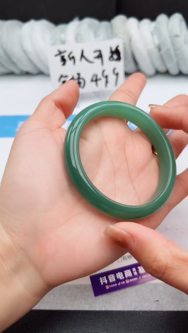 【闪购商品】石英质玉手镯未镶嵌230