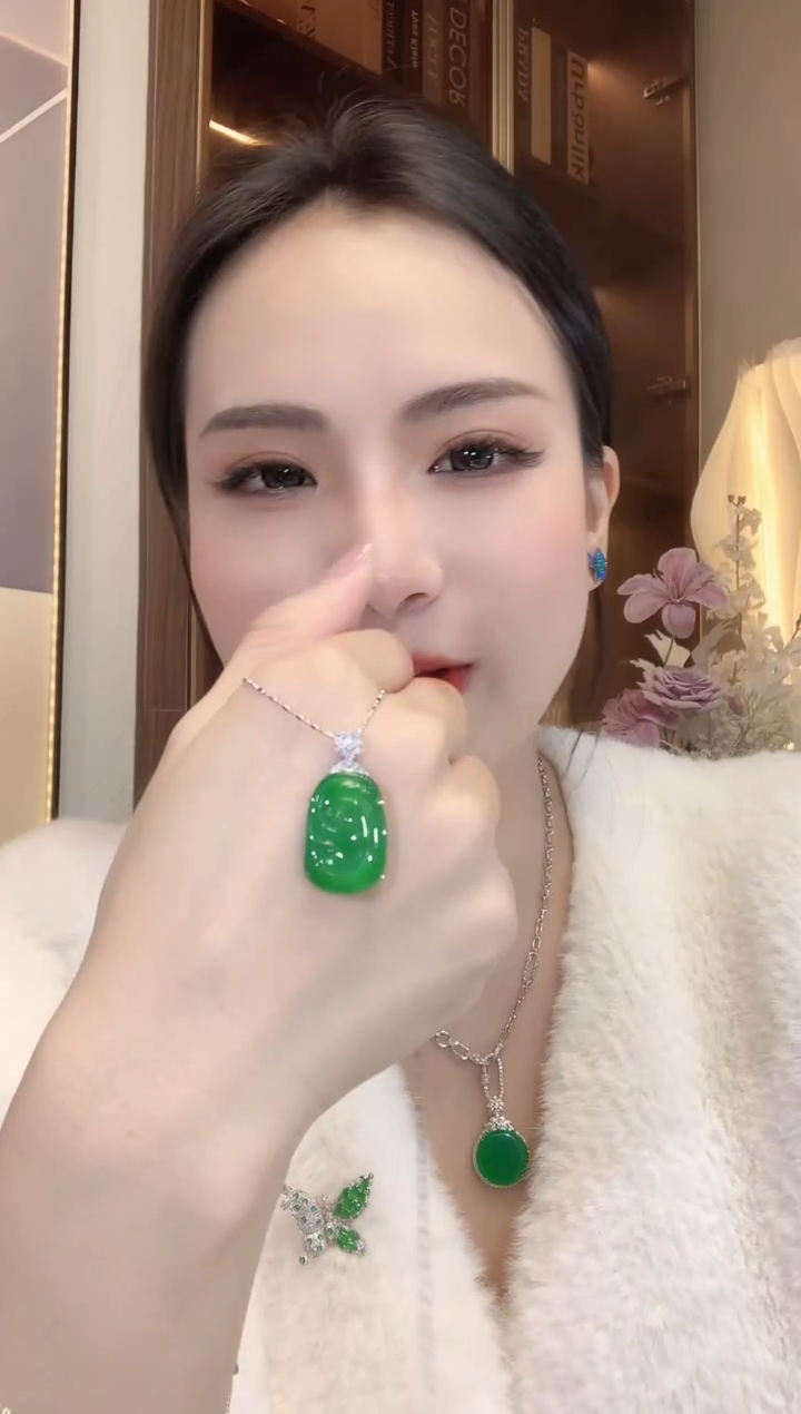 【闪购商品】翡翠吊坠(不含链)18K金镶嵌A39