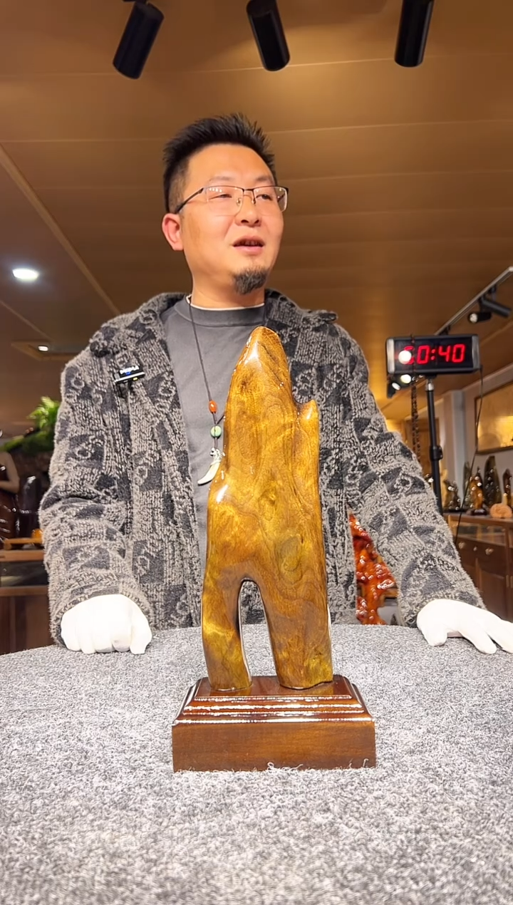 金丝楠木雕款秦*金丝楠木摆件