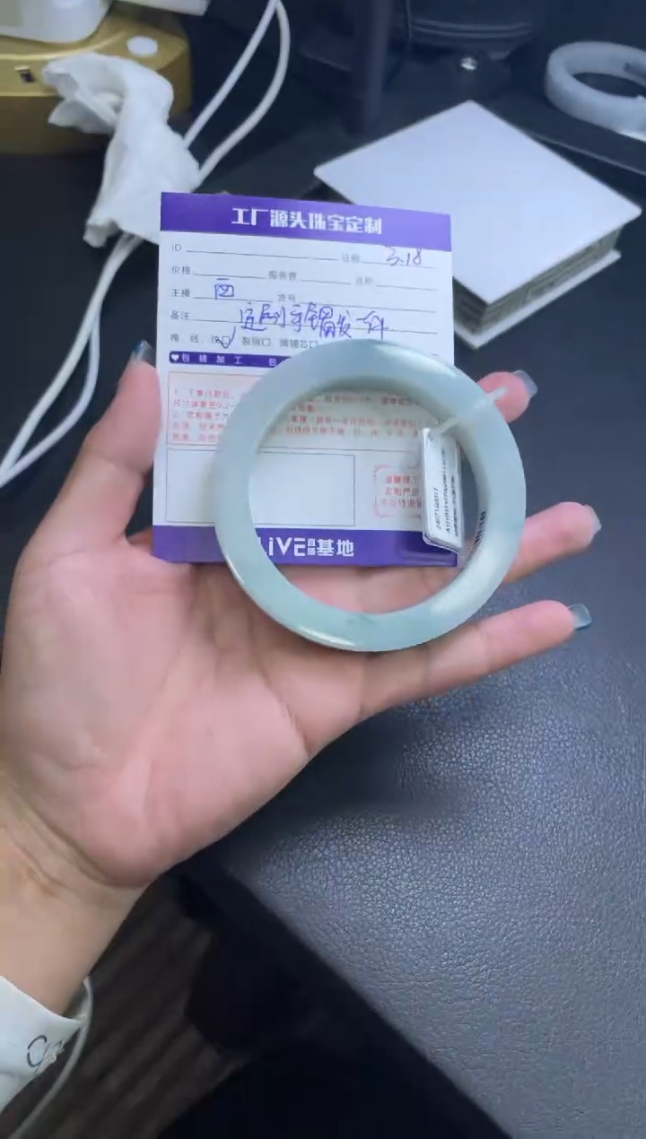 【闪购商品】定制翡翠手镯未镶嵌发一件
