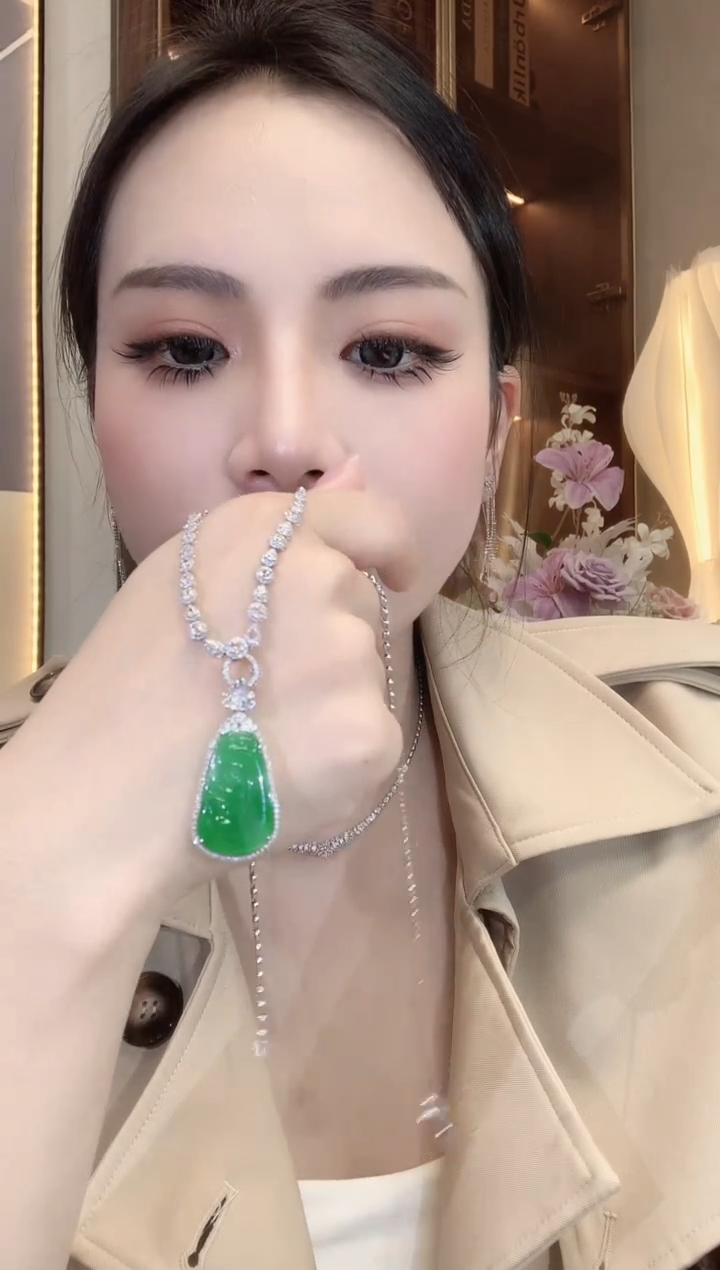 【闪购商品】翡翠吊坠(不含链)18K金镶嵌A22