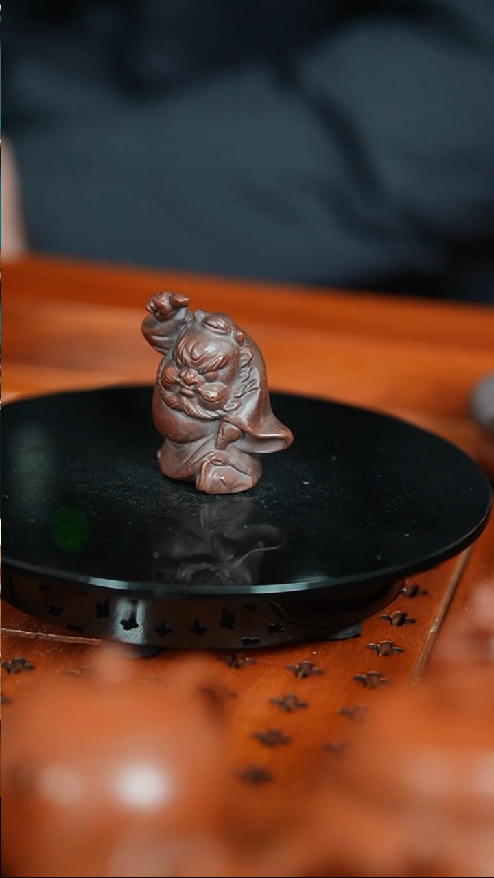 【闪购商品】紫砂茶宠古红泥刻绘钟馗精品摆件实心