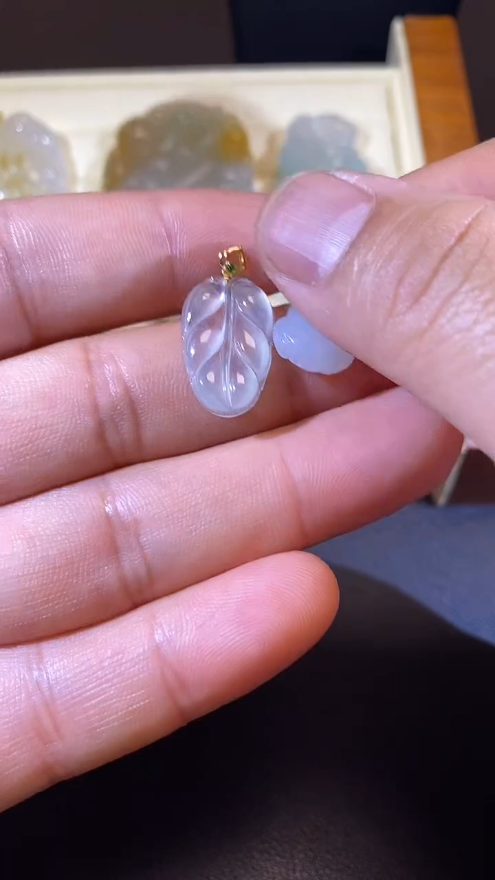 【闪购商品】翡翠吊坠(不含链)18K金镶嵌缅甸天然A货翡翠