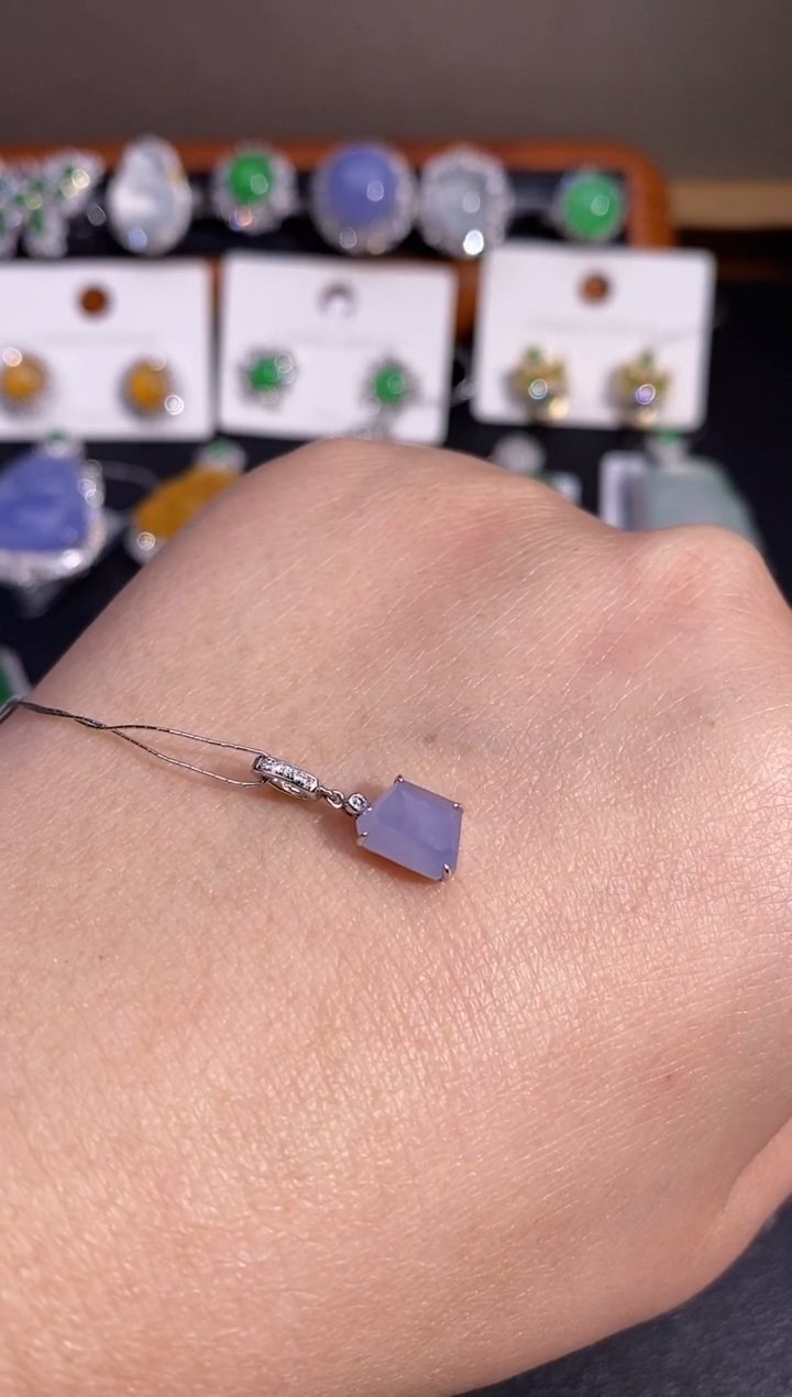 【闪购商品】翡翠颈饰18K金镶嵌吊坠