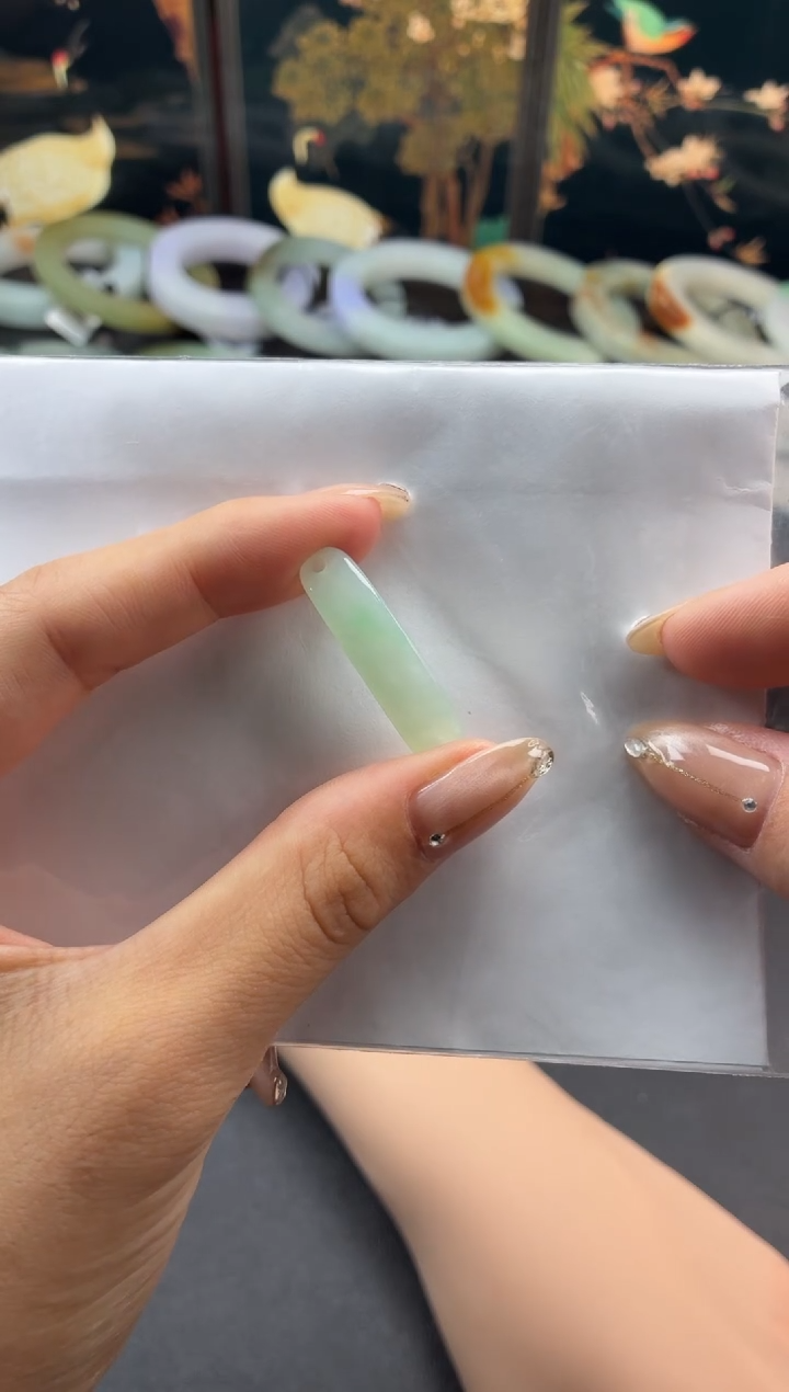 翡翠未镶嵌颈饰35手牌