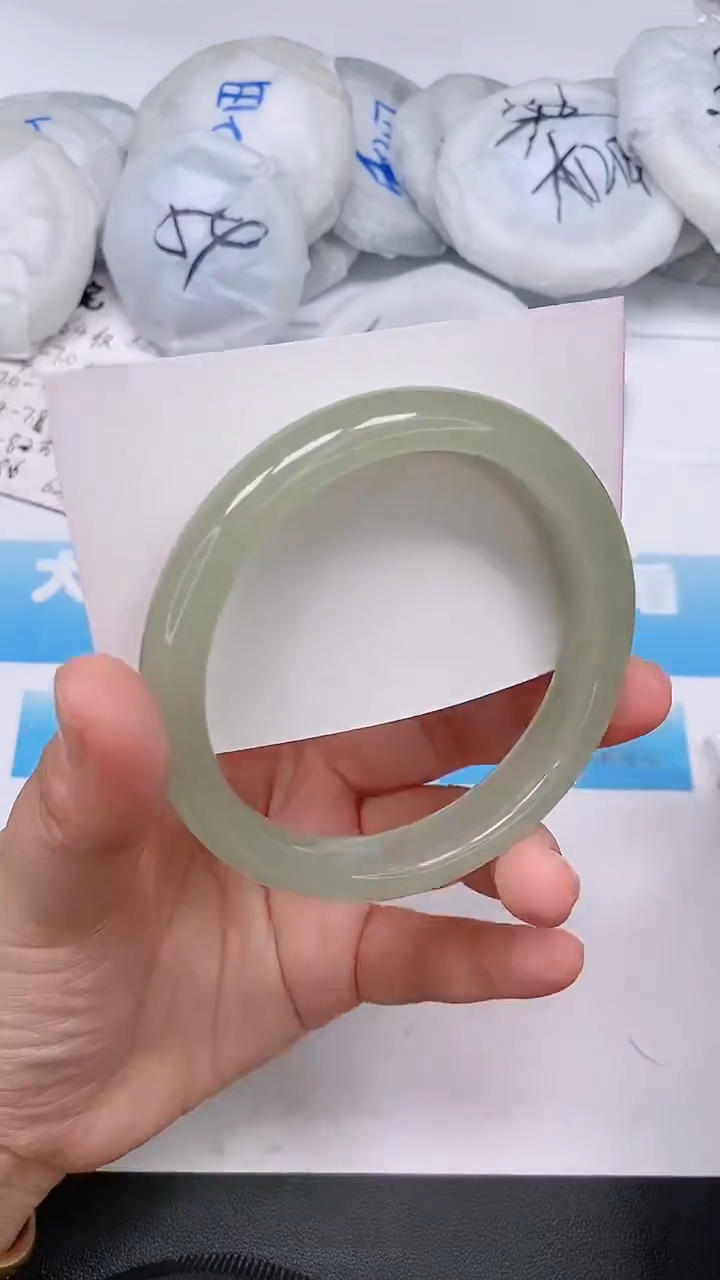 未镶嵌手镯石英质玉09/64-65