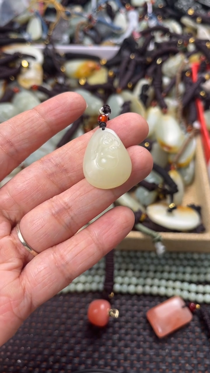 【闪购商品】和田玉颈饰未镶嵌多样性发货没有证书拍一发一有瑕