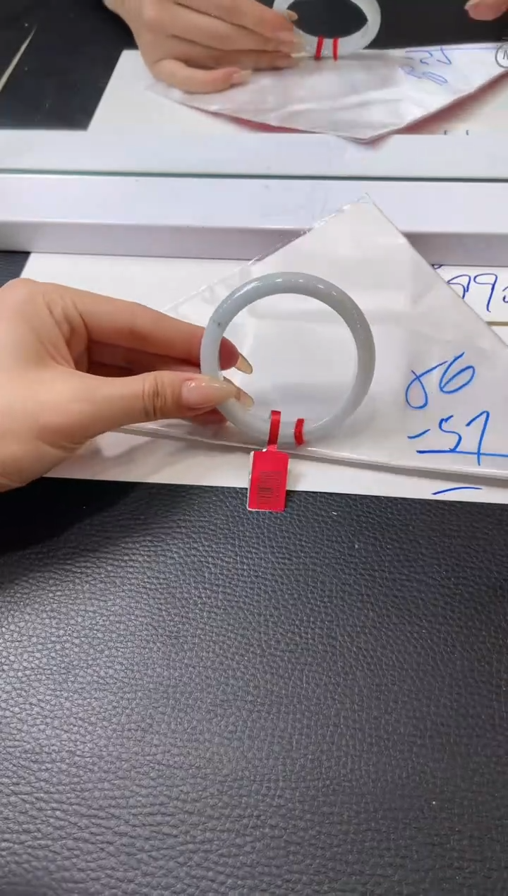 【闪购商品】翡翠手镯未镶嵌手镯