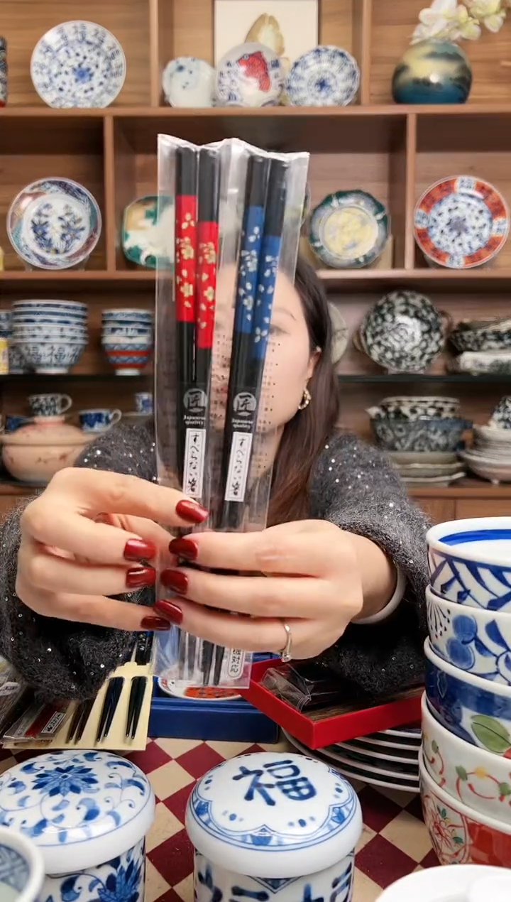 【闪购商品】瓷片田中筷子-光琳桜 青+红