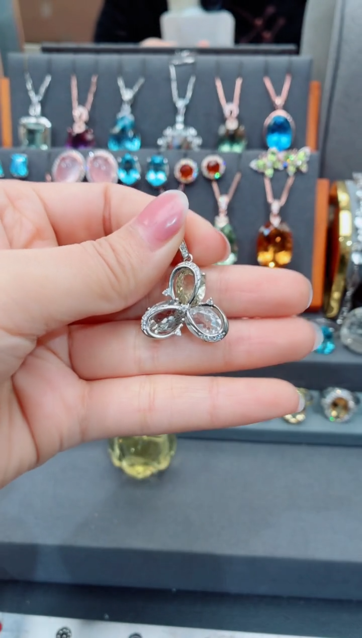 吊坠(赠链)银S925镶嵌水晶水晶吊坠