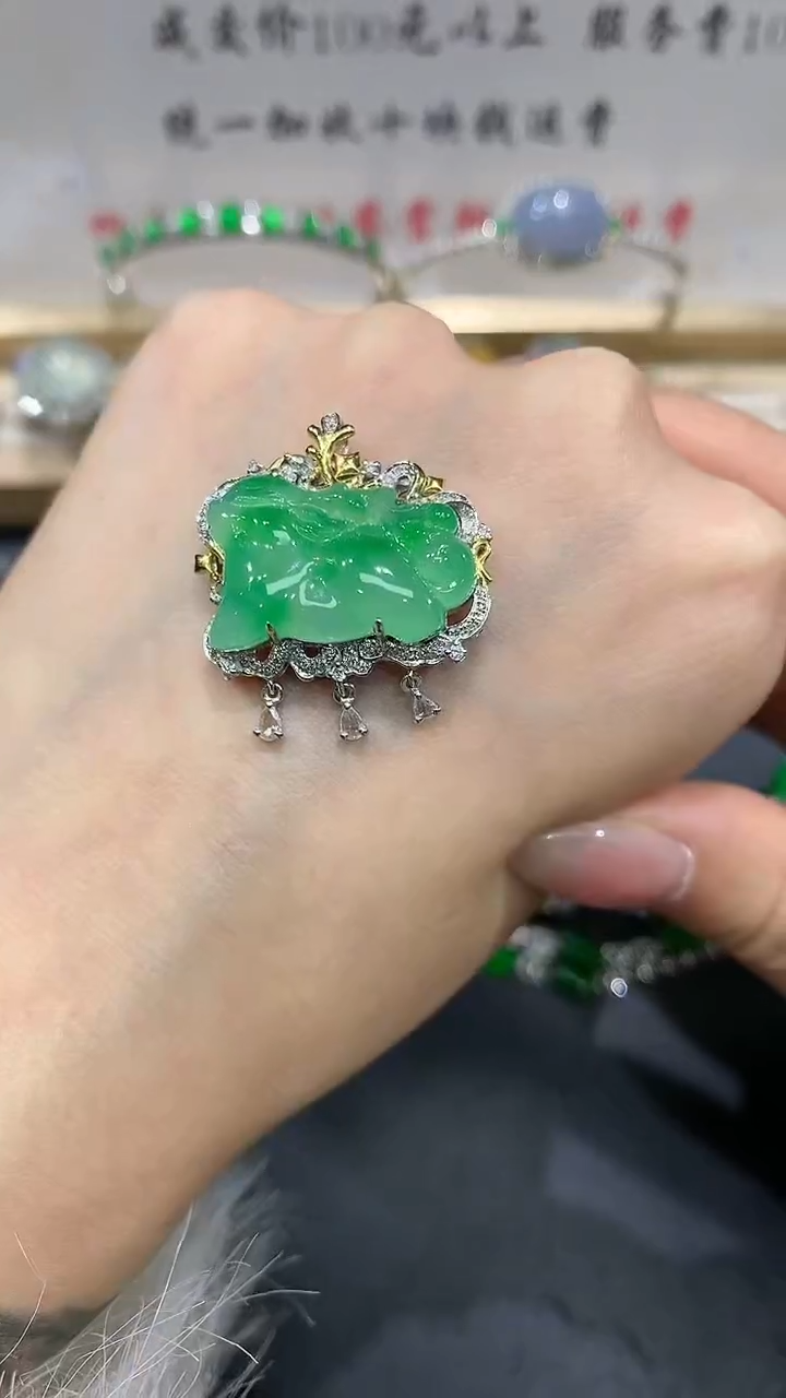 【闪购商品】翡翠吊坠(不含链)18K金镶嵌17团购
