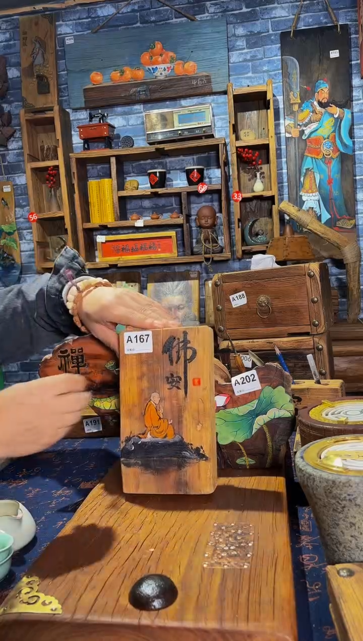 风化老门板丙烯画