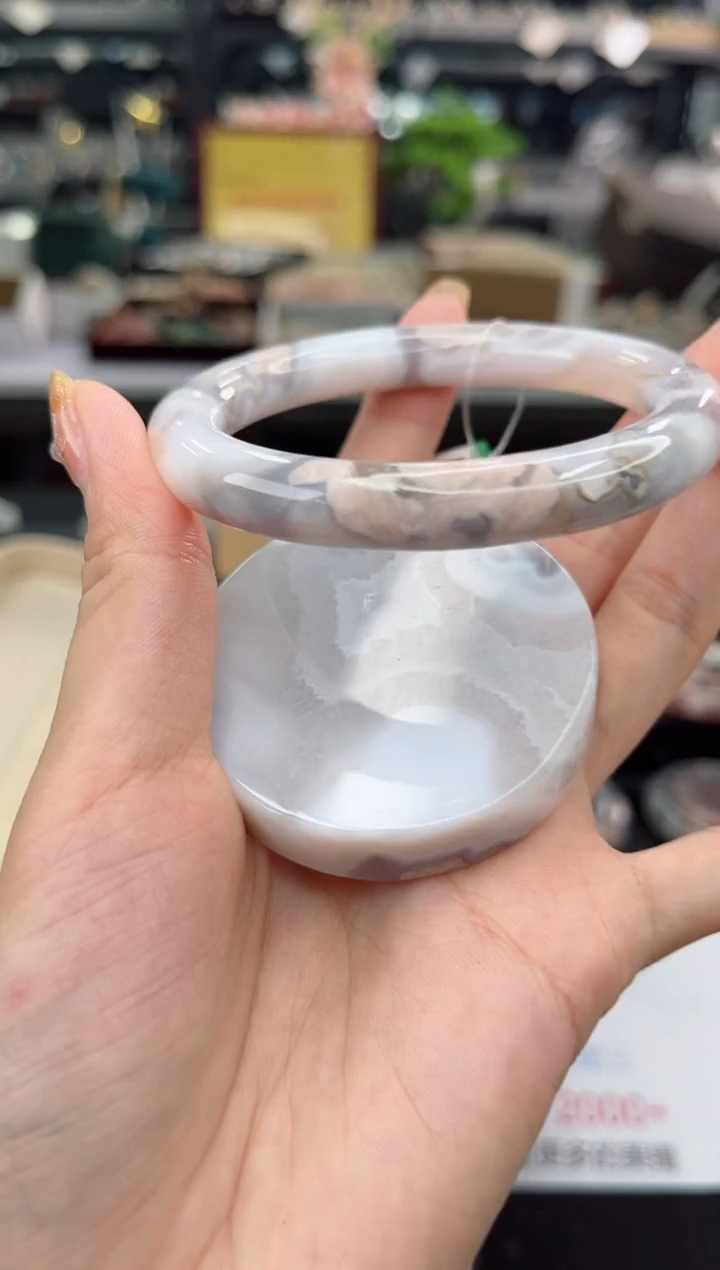 【闪购商品】石英质玉手镯未镶嵌57圈口（赠品镯心）1507700