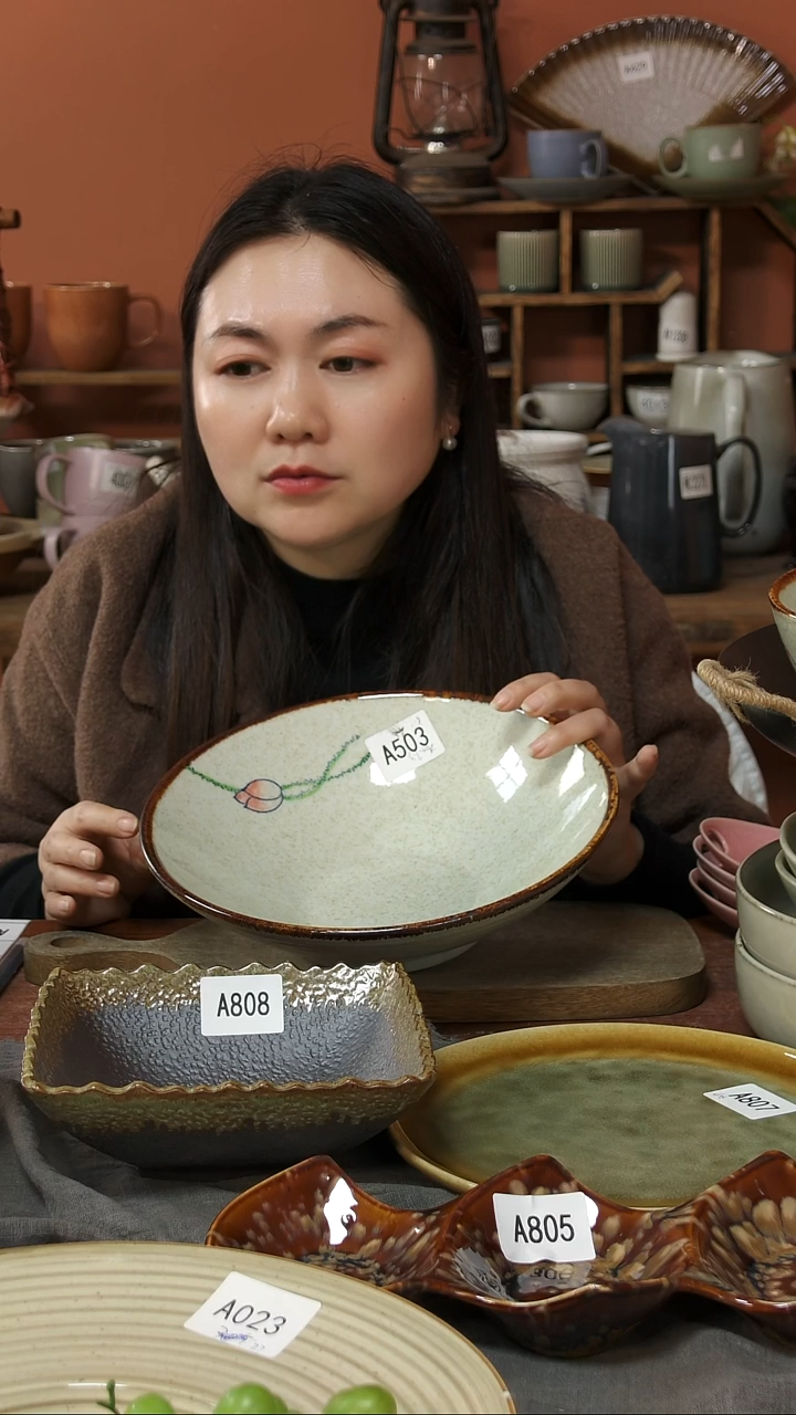 陶瓷A503 一只陶瓷手绘荷花黑点大汤碗26*7.5可能微瑕