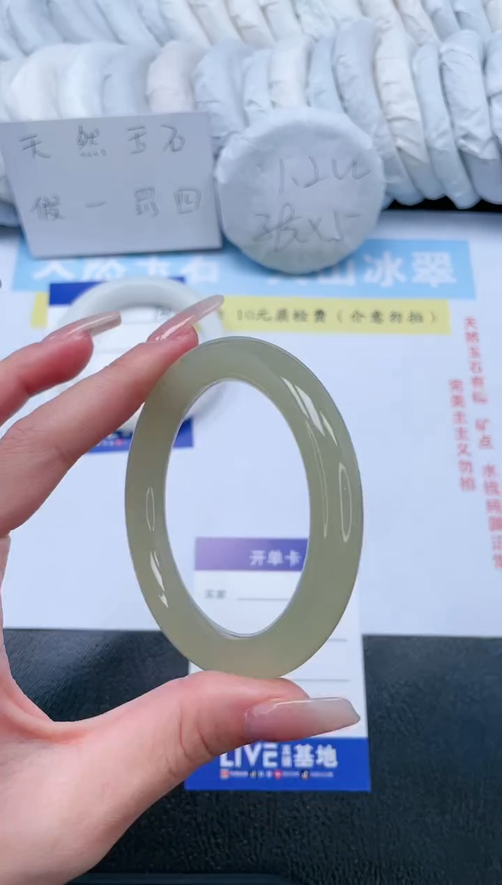 【闪购商品】石英质玉手镯未镶嵌T32-55.3