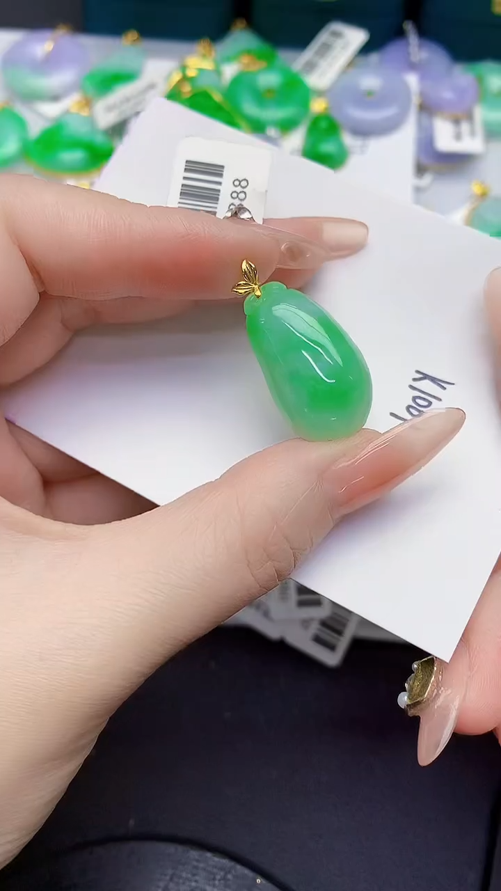 颈饰18K金镶嵌翡翠缅甸天然翡翠A货