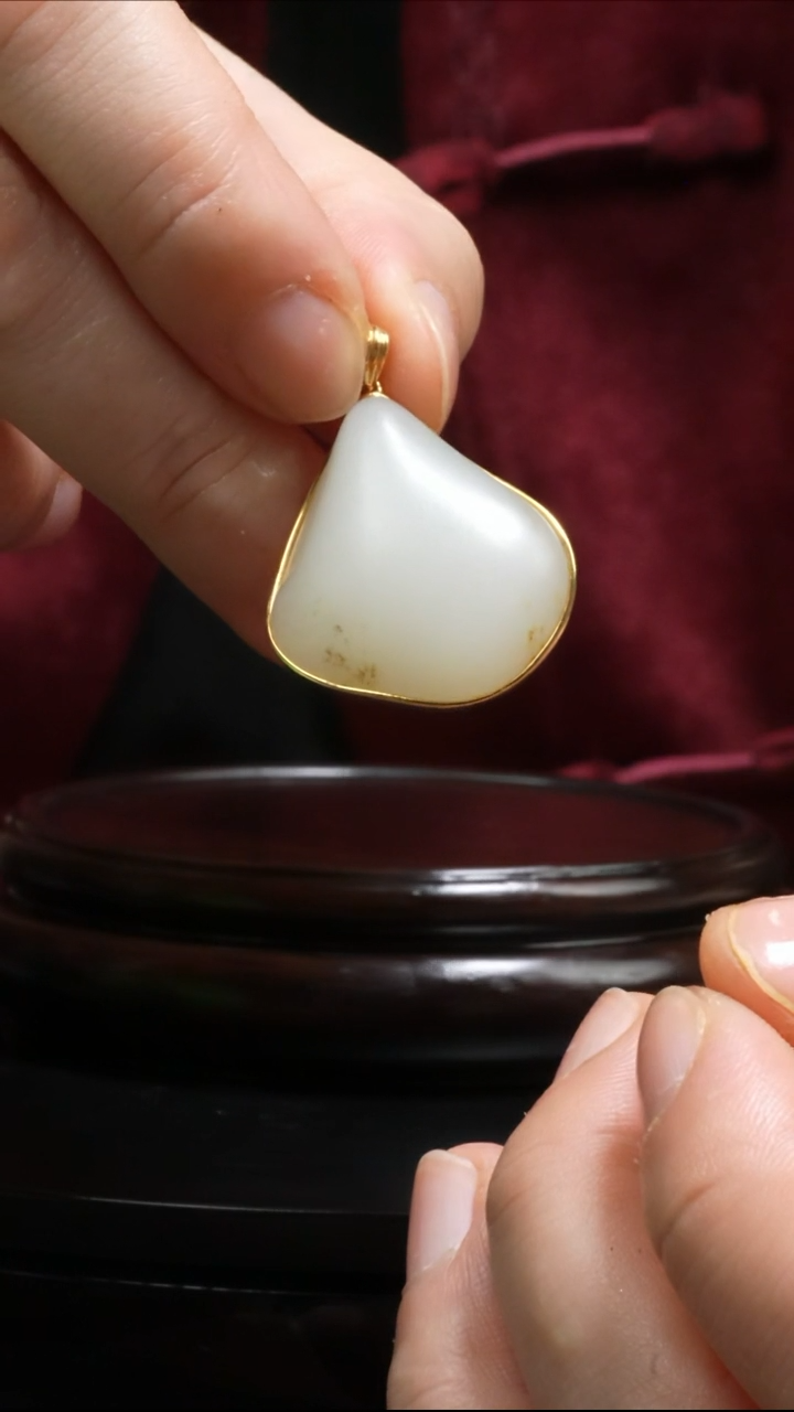 【闪购商品】和田玉吊坠(不含链)18K金镶嵌12.9g和田玉原石