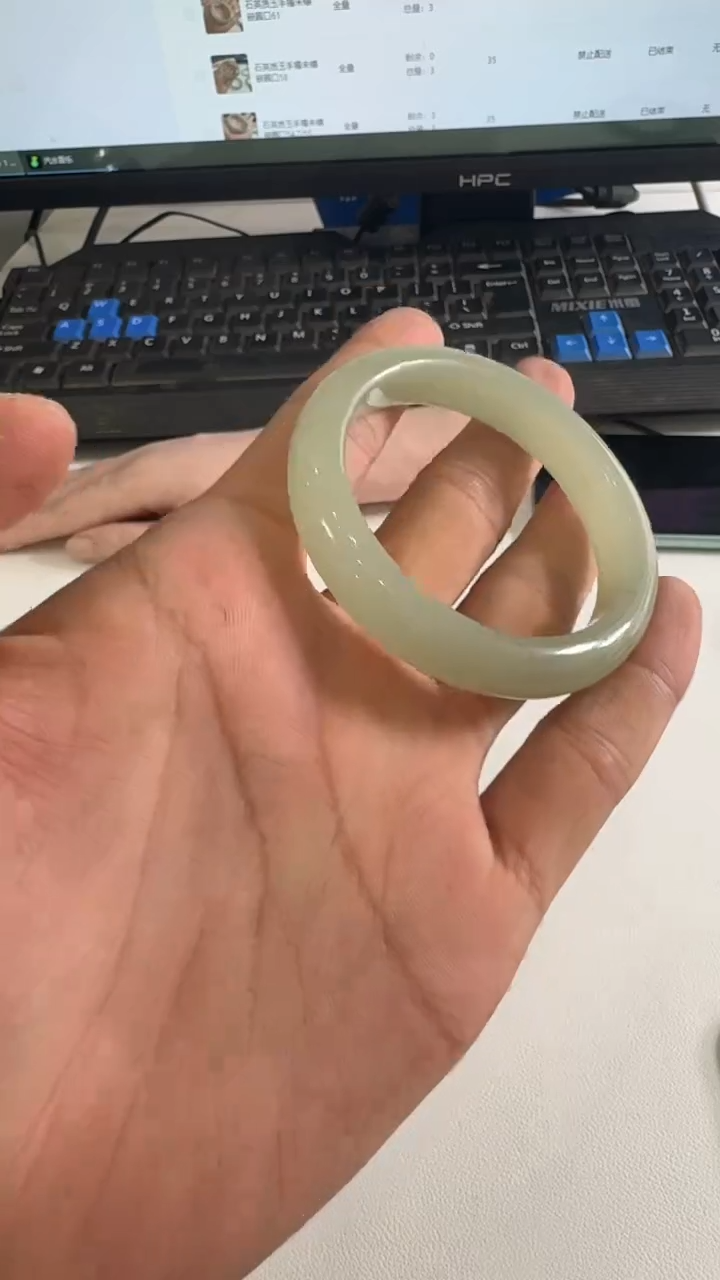 石英质玉手镯未镶嵌圈口52