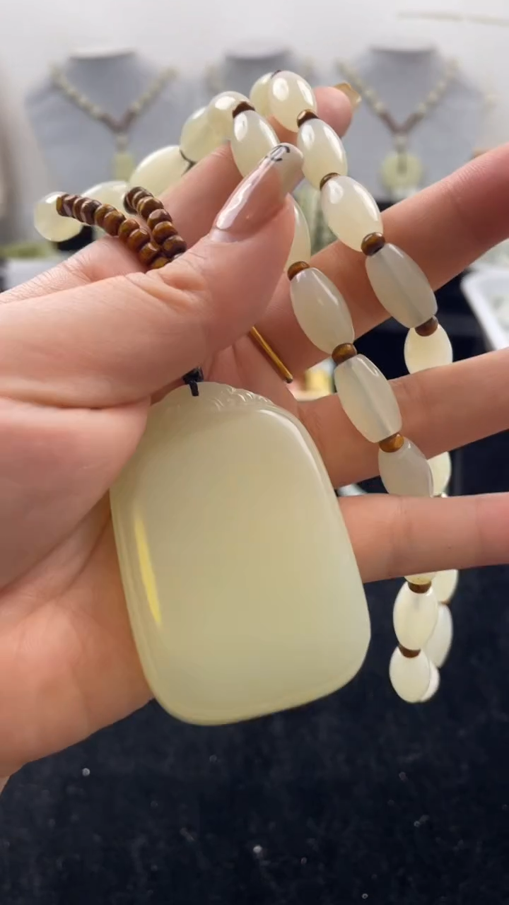 【闪购商品】和田玉吊坠(赠链)未镶嵌和田玉无事牌