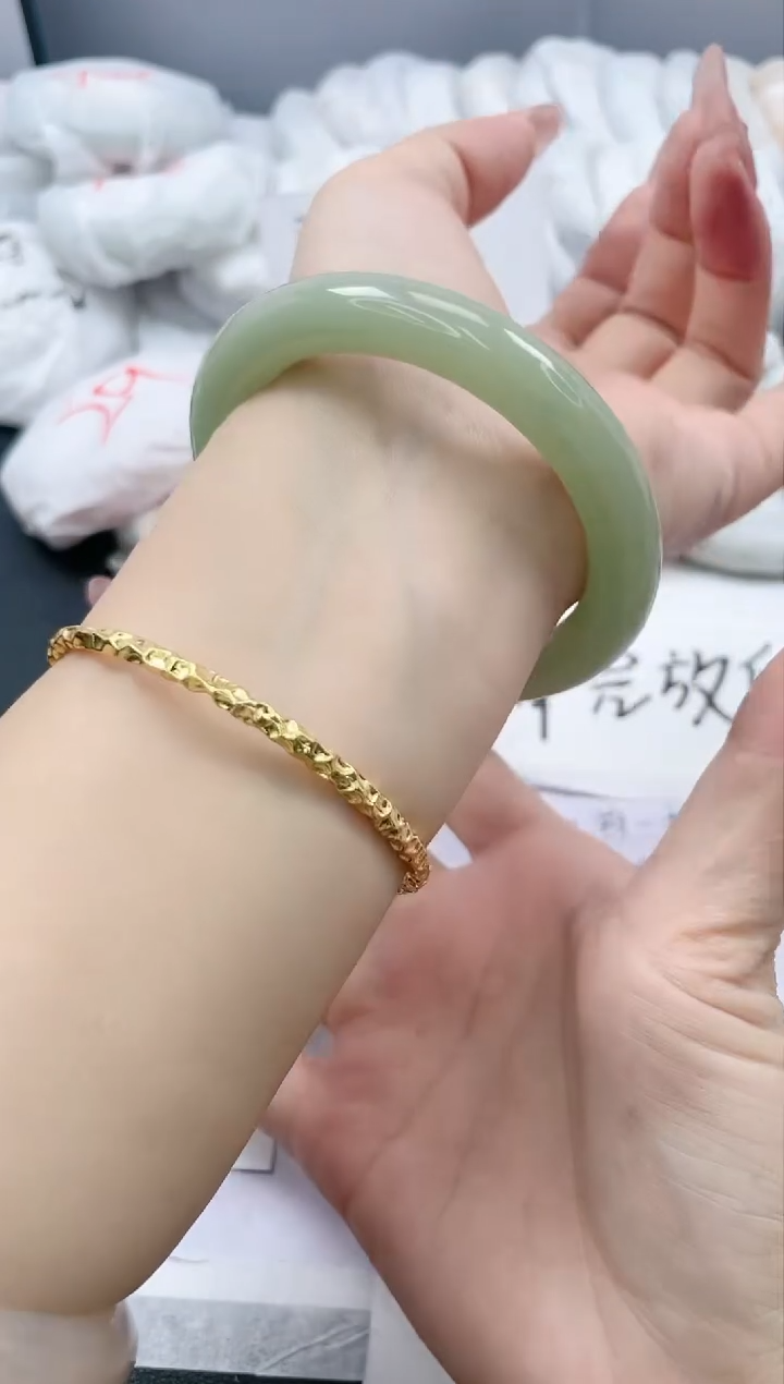 【闪购商品】石英质玉手镯未镶嵌250/56.4