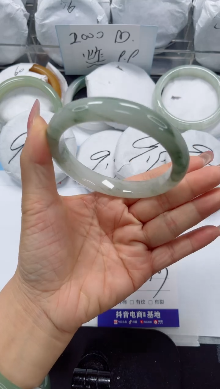 未镶嵌手镯石英质玉43-66.2