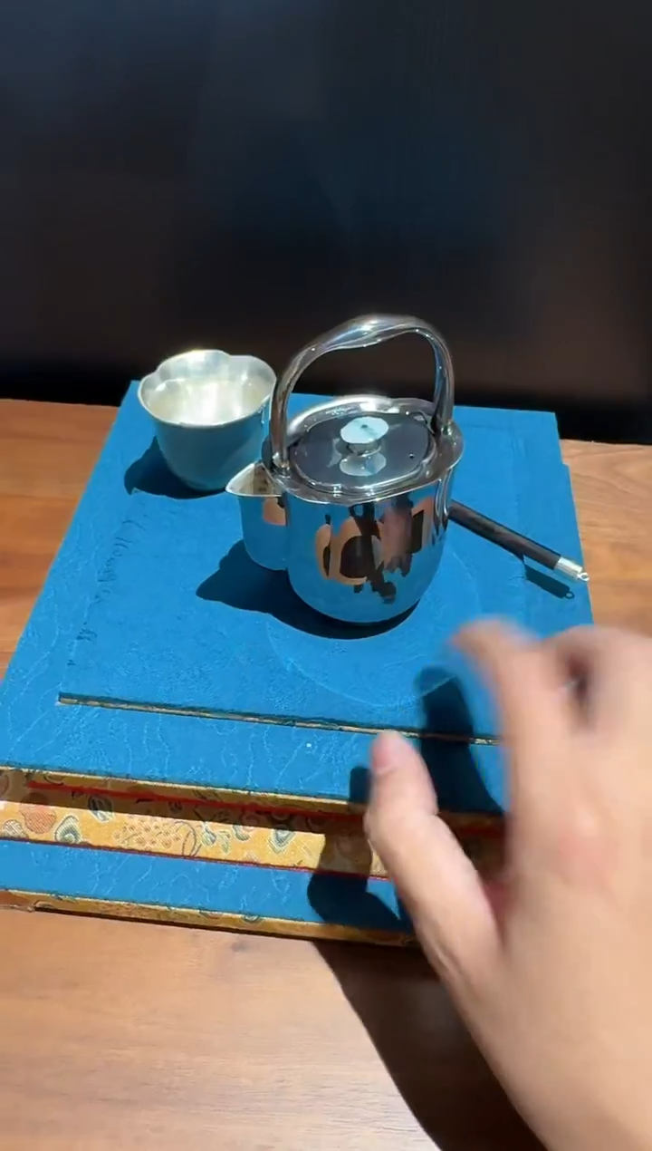 *朱*寸发标 手敲玄紫风吹海棠 提梁壶