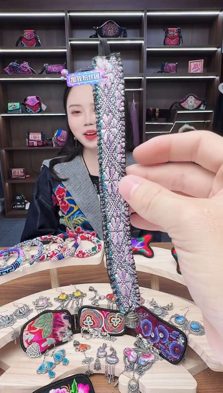 织绣47蒙阿苏苗绣传承店