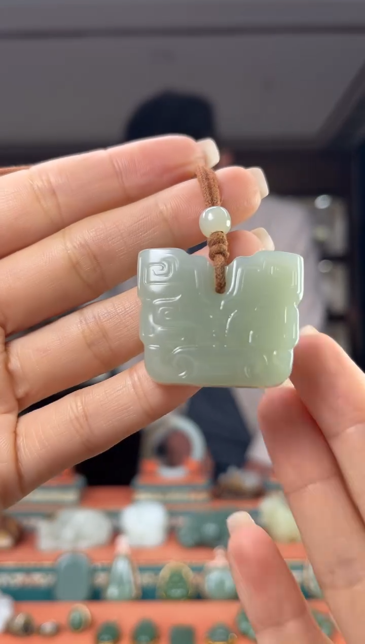 颈饰未镶嵌和田玉佩佩