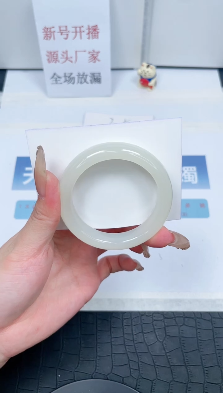 【闪购商品】石英质玉手镯未镶嵌50-52