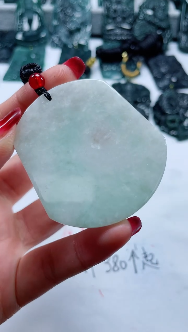 【闪购商品】翡翠颈饰未镶嵌          