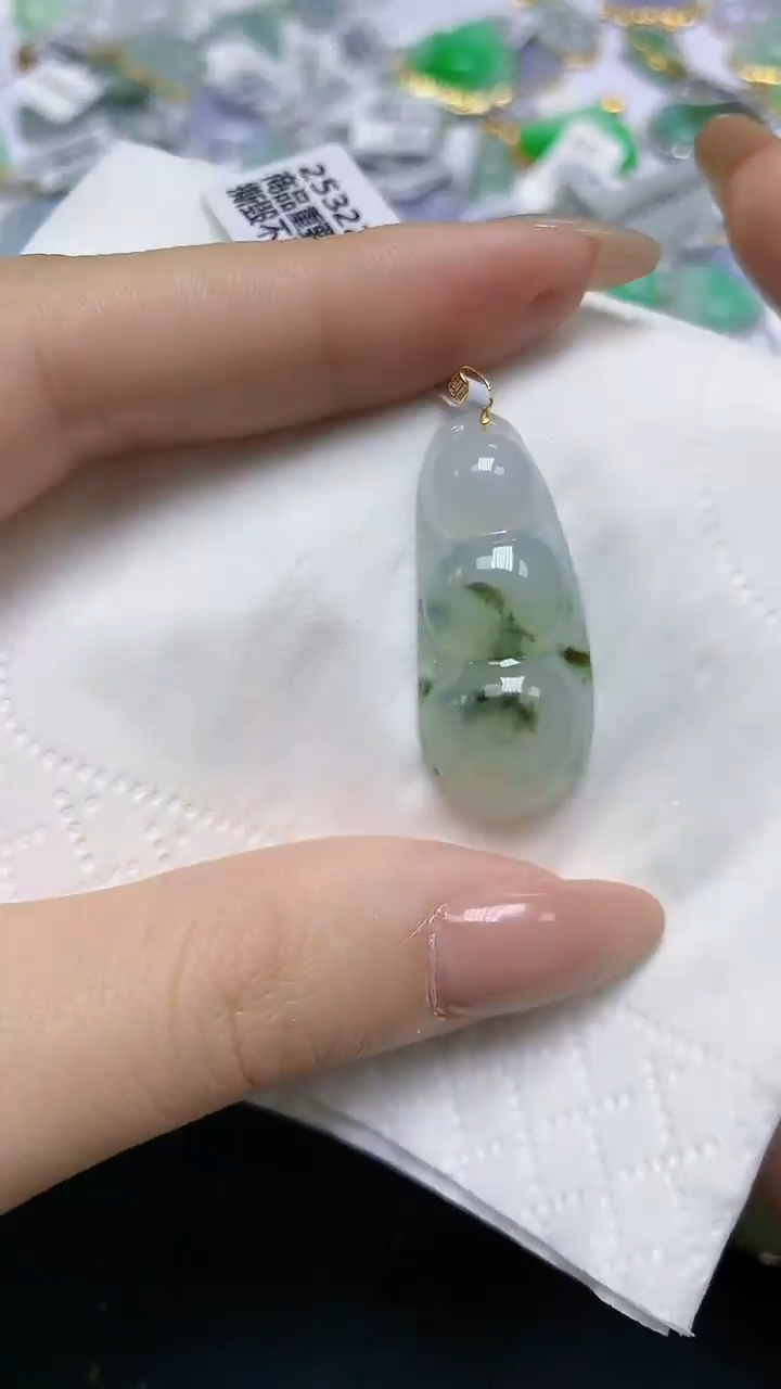 翡翠18K金镶嵌颈饰天然缅甸A货翡翠