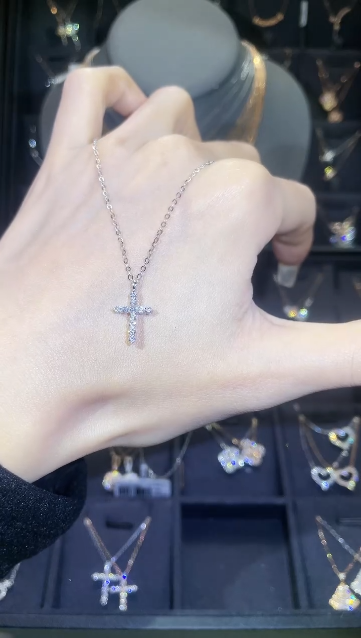 【闪购商品】钻石套链18K金镶嵌18K金白 多人 十字架