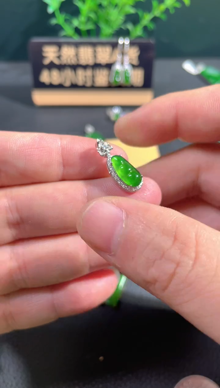 【闪购商品】翡翠颈饰18K金镶嵌翡翠