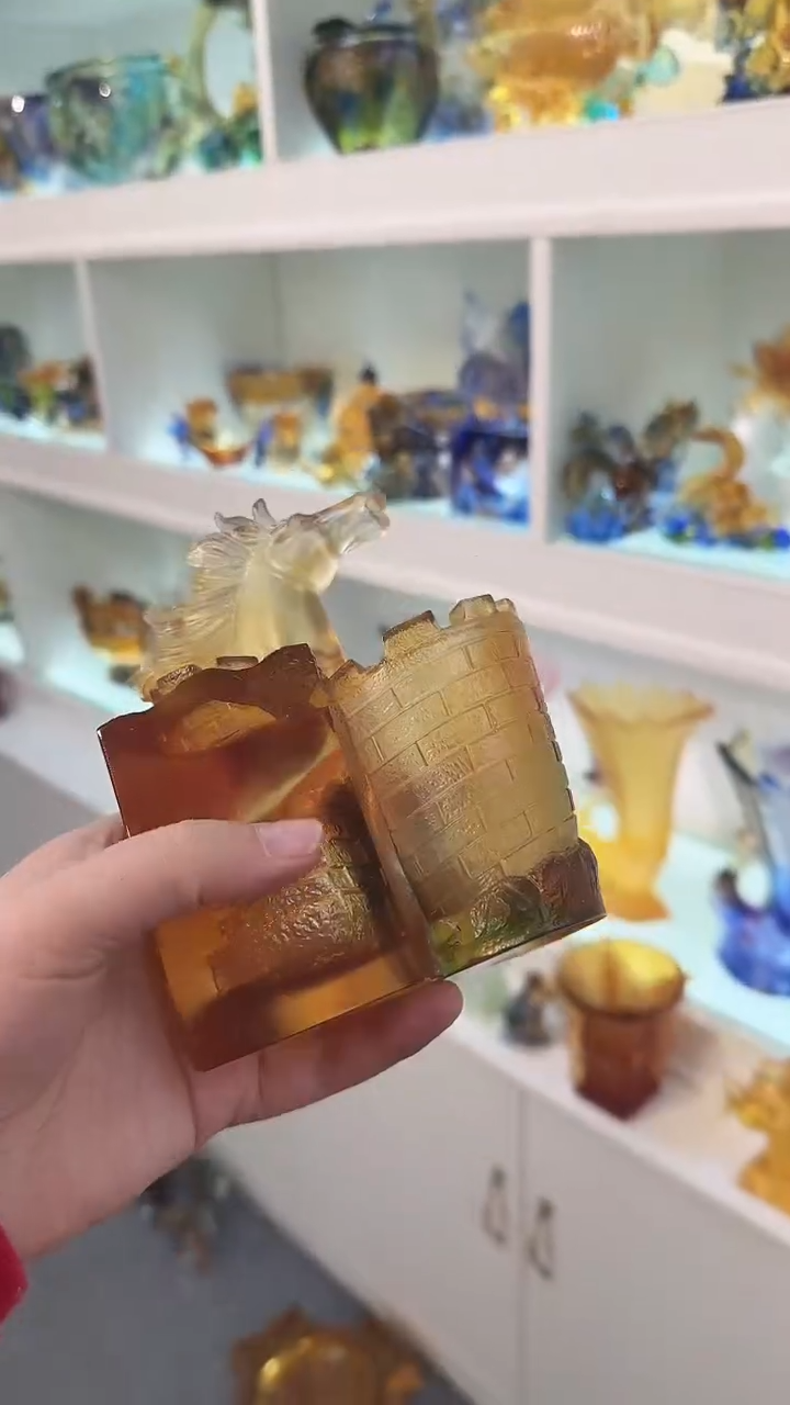 手工艺品琉璃马笔筒