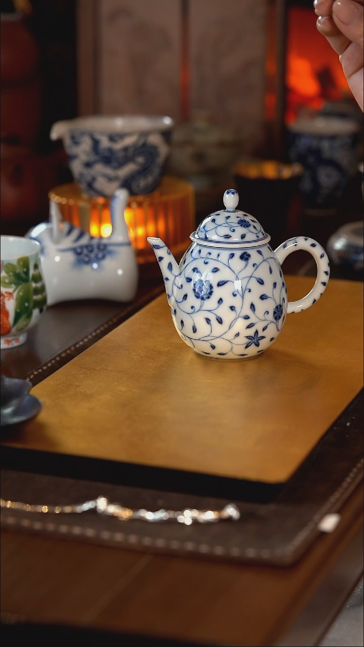 【闪购商品】台北柴窑·仿明缠枝莲龙旦壶