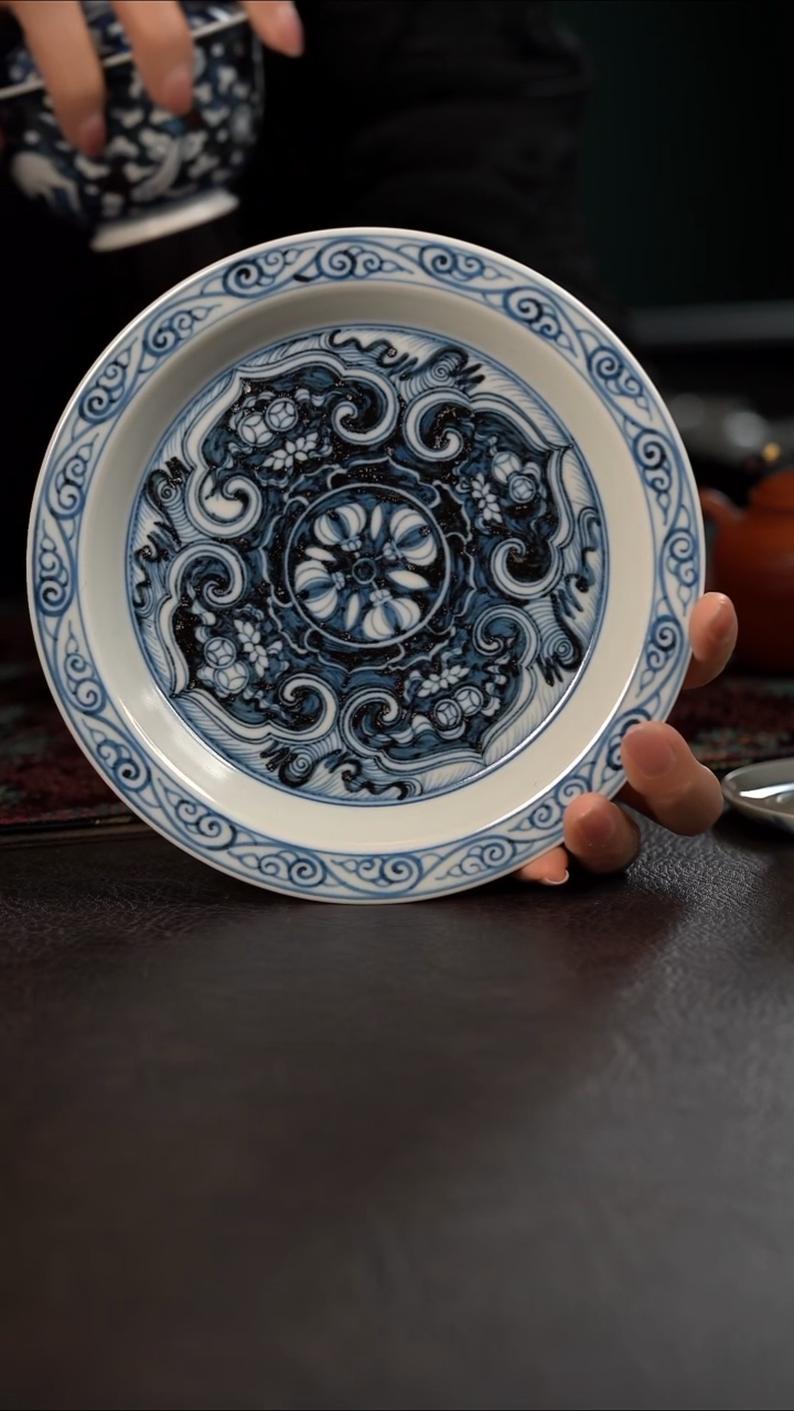 雲山敬古蓝地铜钱如意纹折沿壶承