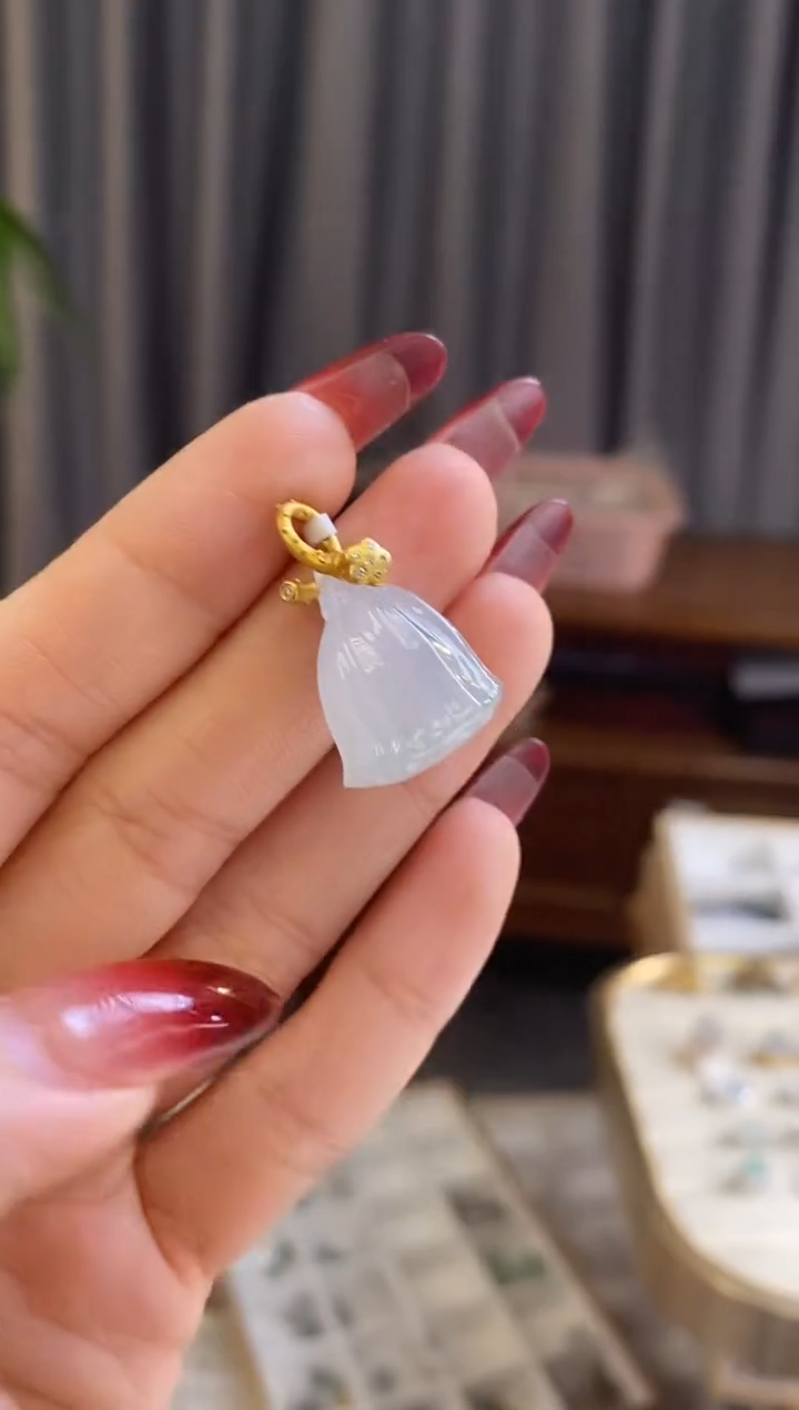 【闪购商品】翡翠吊坠(不含链)18K金镶嵌莲蓬