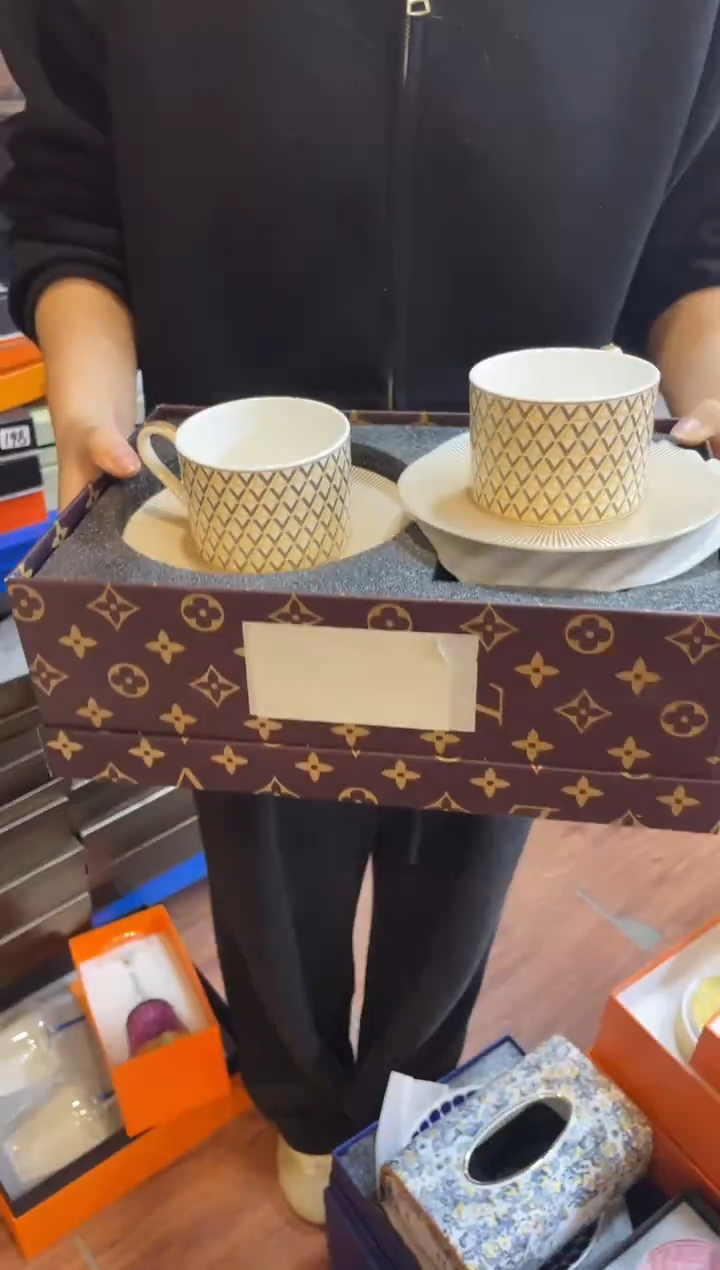 杯鸿辉家品牌瓷器，京东包邮！