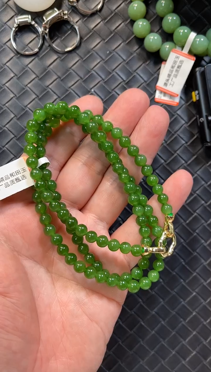 颈饰未镶嵌和田玉（碧玉）z*±6mm阳绿108项链