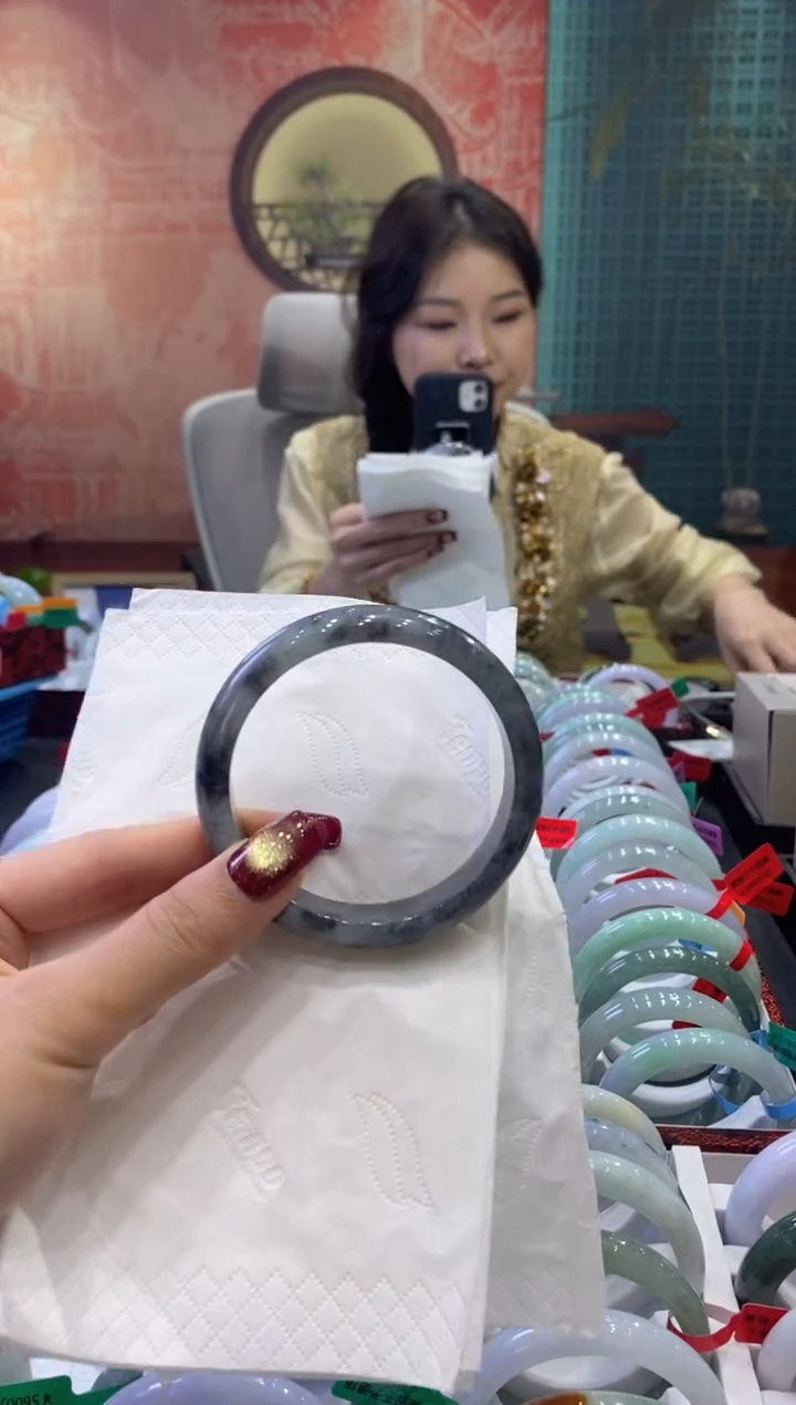 【闪购商品】翡翠手镯未镶嵌多人06134