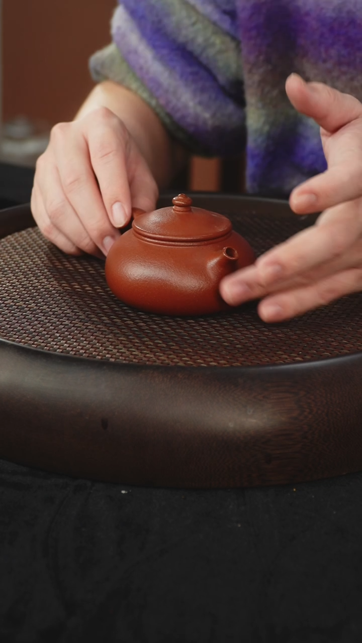 茶壶紫砂寒江  红降坡