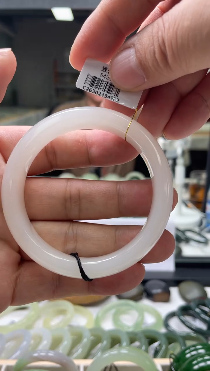 【闪购商品】和田玉手镯未镶嵌编码4982 圈口59-60