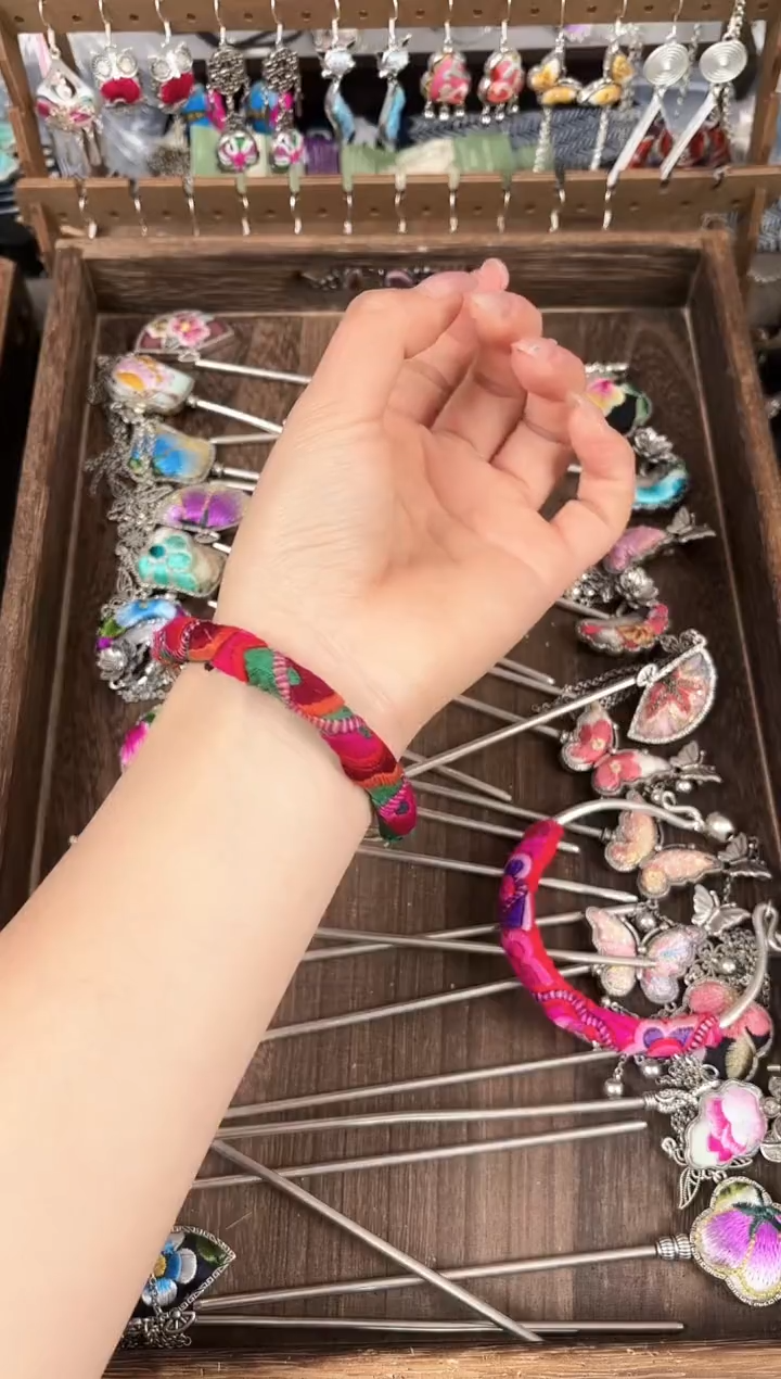 织绣民族风非遗老绣饰品406